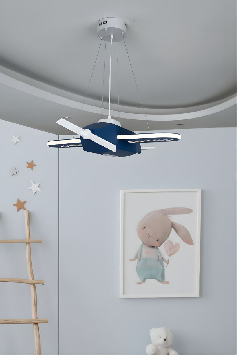 Uçak Temalı Entegre LED Çocuk Odası Sarkıt Avize (70x80 cm, Plastik) – Kişiye Özel Tasarım, El Yapımı Görünüm
